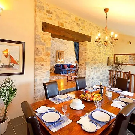 Monteils Sleeps 8 Pool Wifi Villa